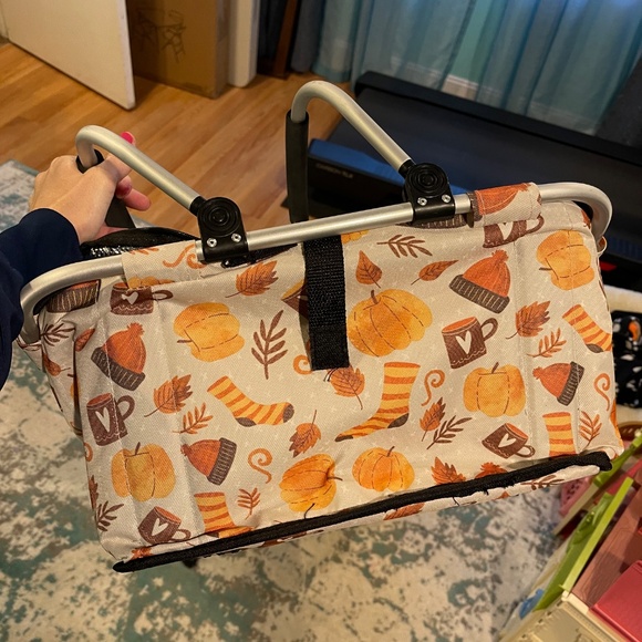 Soft sided basket cooler - Picture 2 of 3